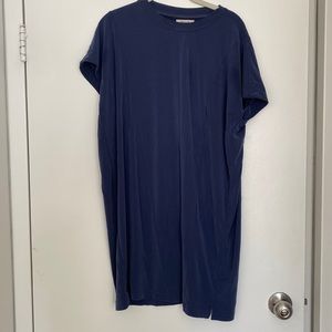 Madewell tunic length navy short sleeve dress. Size XS.